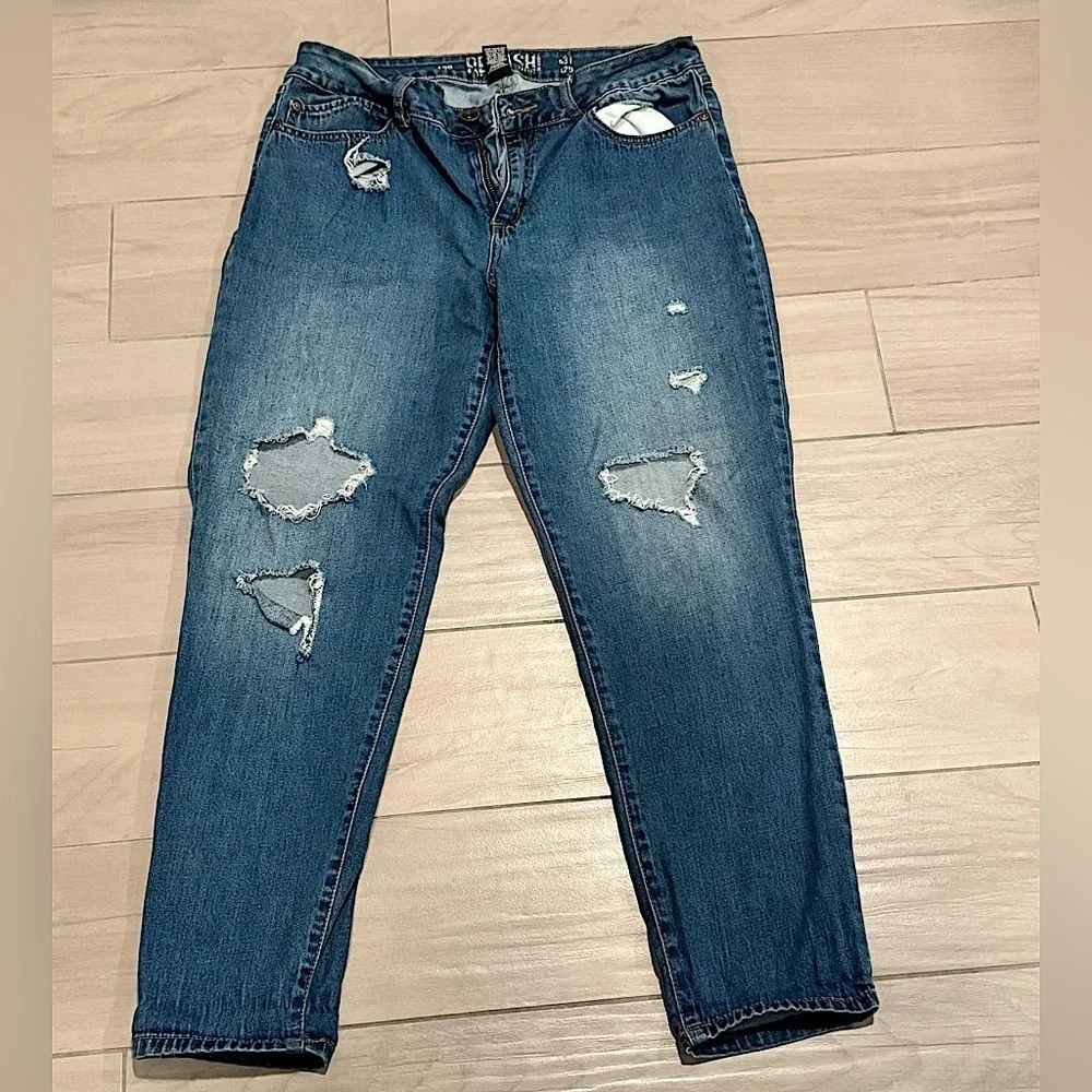 Rewatch brand Distressed Blue Jeans inseam width 31in length 28in